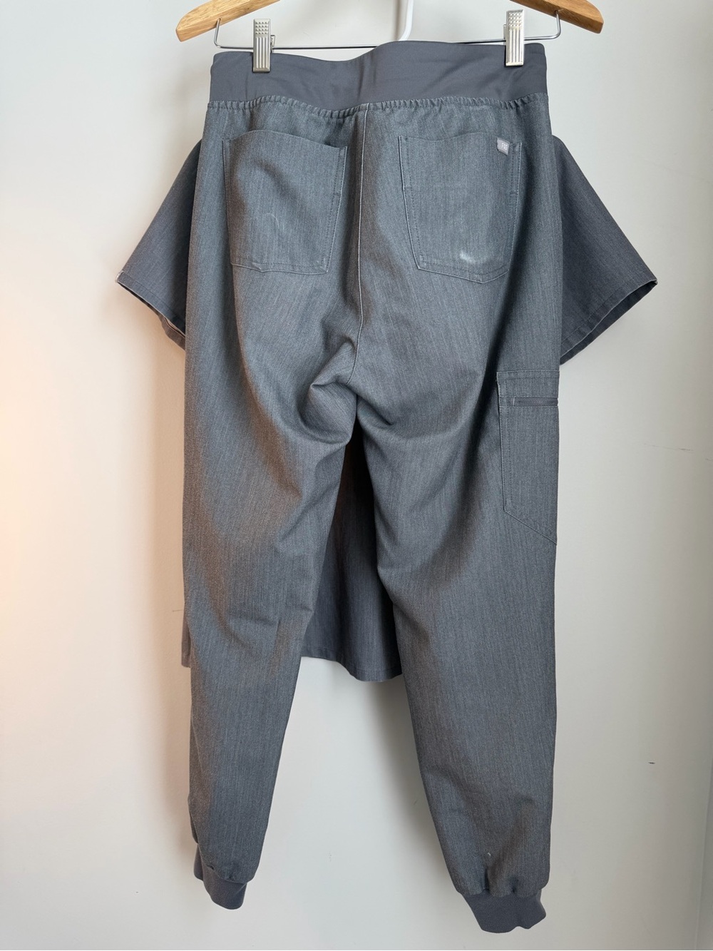 FIGS Technical Collection Scrub Set Gray Heather Women’s Top S Pants XS Jogger - Picture 10 of 13